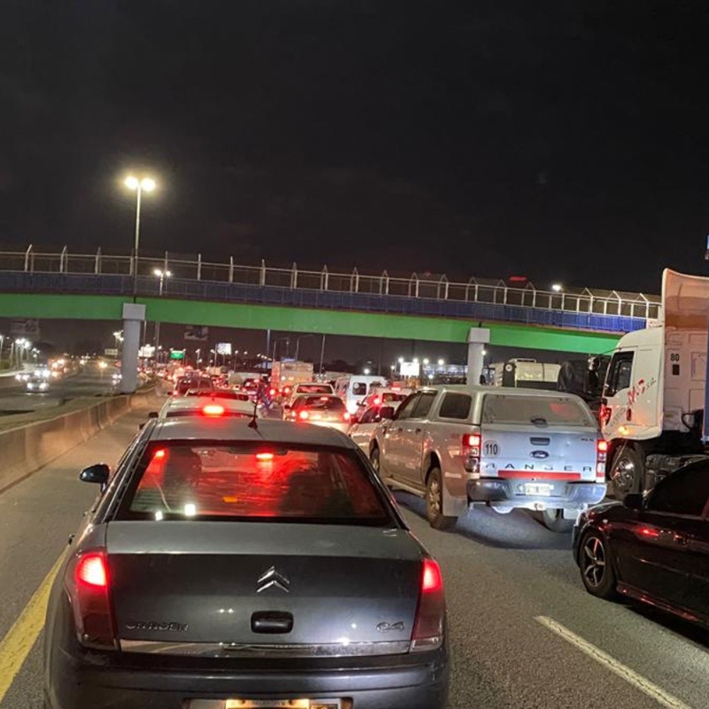 Diesel crisis truckers cut the Buenos Aires La Plata highway